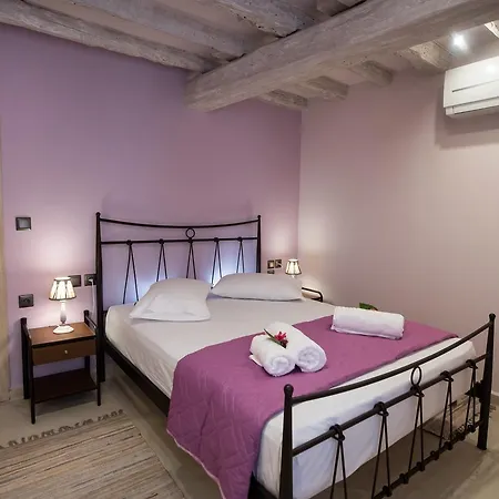 Charonia Willa Spanokhórion